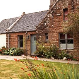 Avenue Cottage with Hot Tub