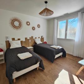 Gîte Amaren Bidea à Aroue, chez Simone et Manu, parfaitement sur le gr65, hotel a Aroue