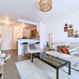 Apartment with terrace 100m from Paris, ξενοδοχείο στο Vanves