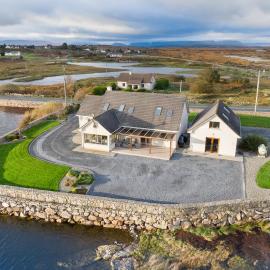 Taylors Point Seaview House