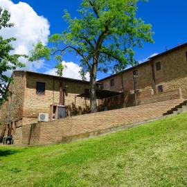 2 Br,1bath with 2 AC units, garden apt in Chianti!, hôtel à La Collina