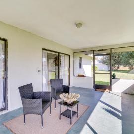 Lanai + Backyard! Sunny Retreat in Palm Bay, Hotel in Palm Bay