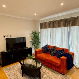 Charming Ensuite Retreat in a Premier Location, hotel a Brentford