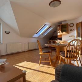 Srdce Mesta 3 - zážitkový apartmán V Podkroví s balkónom nad ulicou, hotell i Stará Turá