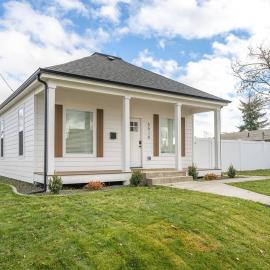 Updated Family Friendly Hillyard Gem NEW HOT TUB! โรงแรมในสโปแคน