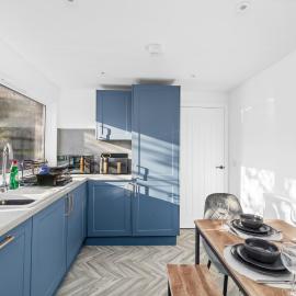 Spacious and Peaceful 4BR 2Bathroom Near Montrose Port, hotell i Ferryden