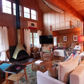 Cute Cabin in Yachats! Short walk to rivers' edge! River Walk Cabin, hotel em Yachats