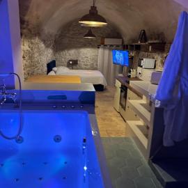Suite secrète avec jacuzzi ambiance romantique, hotel a Livron-sur-Drôme