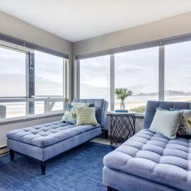 Ocean Front Condo, View of Lighthouse, Nye Beach! Nye Beacon, hotel in Newport