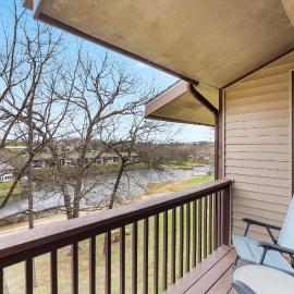 Great Day - Picture-Perfect Condo in Pointe Royale, hotell i Branson