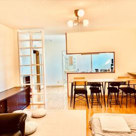 "たっきゅうミニホテル" "Takkyu mini hotel" 四国愛媛の宿-二階貸切-連泊割-バス停0分-ベッド8, Hotel in Hirajō
