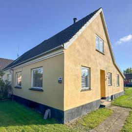 2 Bedroom Gorgeous Home In Østermarie, hotel v mestu Østermarie
