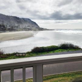 Oceanfront Views! Hot Tub! Starlit Shores, hotel a Yachats