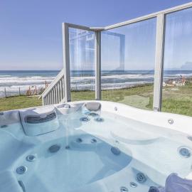 Ocean Front Home! Hot Tub! Stone's Throw, hotell sihtkohas Yachats