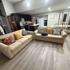 Spacious 5 bedroom single family home sleeps 12 with driveway near DC