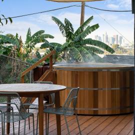 Hillside House with DTLA Views, hotel in Los Angeles