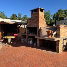 Plaza Godoy Cruz, habitacion y baño privado en casa 6 ambientes comunes, churrasquera parrilla