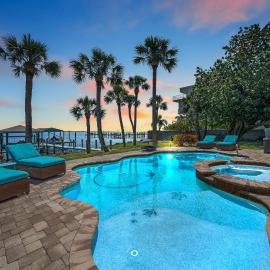 Game Room Theater Luxurious Waterfront Retreat, hotel en Melbourne