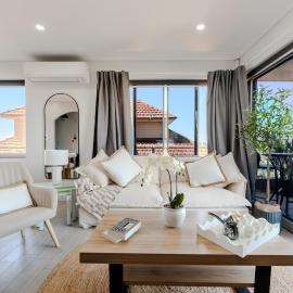 2 Bedroom Ocean Views & Walk to Freshwater & Manly