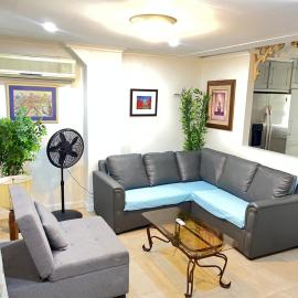 comfortable 3bedroom townhouse, готель у місті Curepe