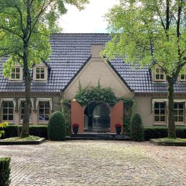 Beautiful Villa in Drunen with Private Heated Pool, hotel Drunenben