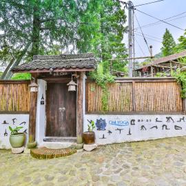 Om Yoga Resort, hotell i Deqing
