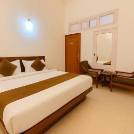 Hotel Sunny Cot - Free Mall Shuttle and Parking