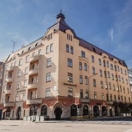 Home Hotel Drott، فندق في كارلشتاد