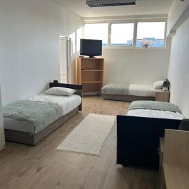 ACÉL Budget Rooms with Free Truck Parking, хотел в Веспрем