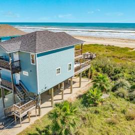 Blue Waves - Beachside Calm, Gulf Views for Miles, hotel in Freeport
