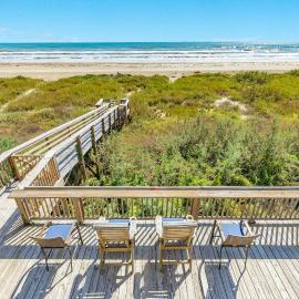 Blue Waves - Beachside Calm, Gulf Views for Miles, hotel di Freeport