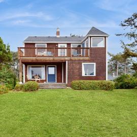 McKinnon's Beach House