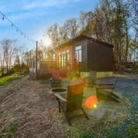 Alpine Abode - Hot Tub, Nature, ξενοδοχείο σε Brookville