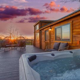 Hillside Hideaway - Hot Tub、Brookvilleのホテル