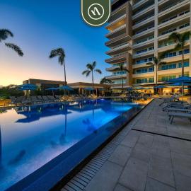 Luxury 2 BR Condo near Golf Courses and Marina