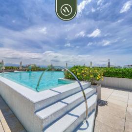 Luxury 3 BR Condo - Beach Access 1 Block Away, хотел в Бусериас