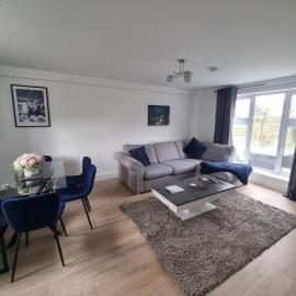 Spacious 3BR Home with Large Garden - Ashford, Kent, hotel a Kennington