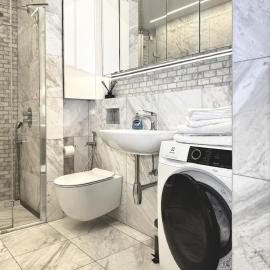 White Marble in Black Pearl Chic City Centre