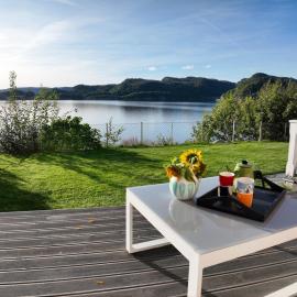 Charming, familyfriendly house by the sea, hotel u gradu Svenevik