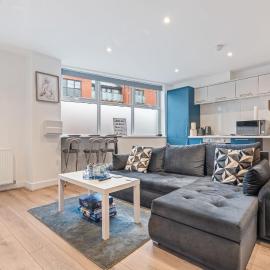 Central 2 Bedroom Apartment with Free Parking Sleeps 8 & Walk to City Centre & Arena