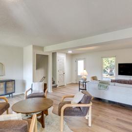 19 Mi to Kansas City: Group Retreat w/ Game Room!