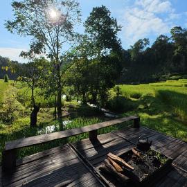 Chibacall ชิบะคอล, Karen Mountain Hideaway Homestay، فندق في Ban Pha Mon