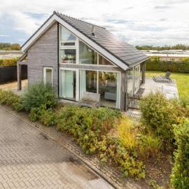 Enjoy luxury and comfort in holiday villa Kavel 10, hotel di Renesse