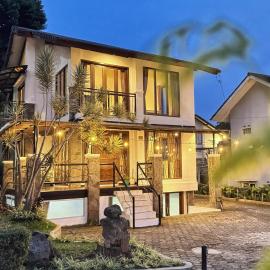3BR Private Family Villa Lembang, hotel in Tegalharendong