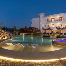 Vento Estivo Mansion, hotel di Pastida