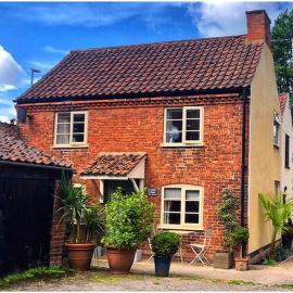Southwell Holiday Cottage - Luxurious Quiet Cottage Sleeps 4 Off Road Parking