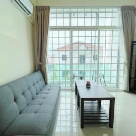 Cozy 2-Bedroom Balcony Suite with Living Room