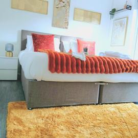 1 BR Corby Town Centre Contractors & Family Friendly
