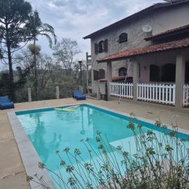 Casa de Campo ampla e confortavel em Araçoiaba da Serra com lareira, perfeita para o friozinho, hotel in Araçoiaba da Serra