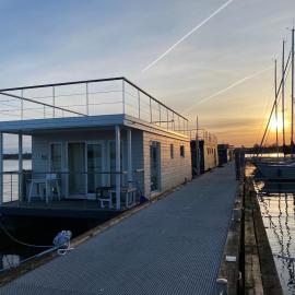 Hausboot Koje Kaete mit großem Sonnendeck in Schleswig, hotell i Schleswig